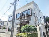 どっしりとした印象の建物