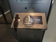 エントランスに置かれたインターホンです