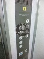 エレベーターの操作盤です