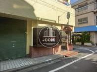 １階店舗、窓開口が多いです