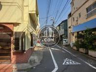 角地に立地しています