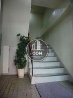 白を基調としたエントランスホールです