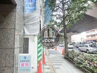 街路樹のある歩道