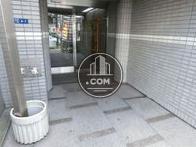 エントランス扉の前になります
