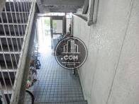 エレベーター側から玄関方面