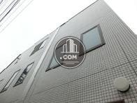 通りから見上げた様子