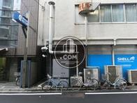 ビル目の前です