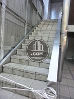 上階への階段です
