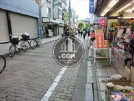 レンガの敷かれた道路です