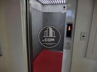 エレベーター内です