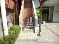 ２階専用の階段です