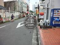 通りは十分な広さです