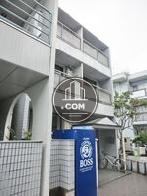 白を基調とした外観になっております