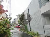 近隣の建物は低層ビルが多いです
