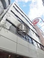 玄関前から見上げた外壁
