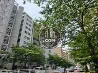「明治通り」に面したビルです