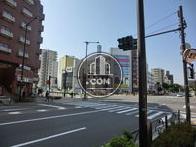 隣は山手通りです