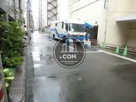 前面は車通りも少なく閑静な立地となっております