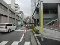 三方向に面しています