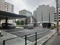 裏手に平置き駐車場があります