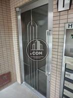 ガラス面の多い玄関ドア