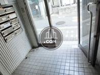 シンプルなエントランス