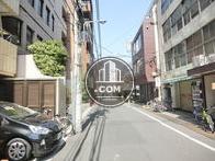 老舗の商店が多数ございます
