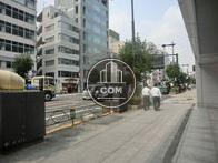 歩道を広めに設けてます