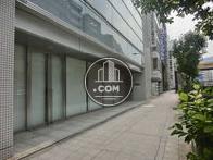エントランス入口は写真奥の部分になります