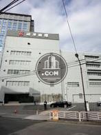 前の建物とゆとりある距離があります
