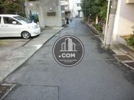 物件前の路地です
