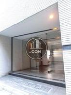 間口の広い玄関前