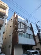 白壁とレンガ造りのレトロな部分