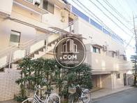 明るい外装の建物