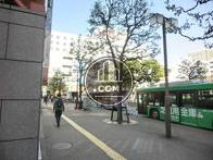 前面歩道もとても広いです