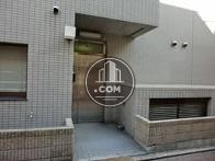 建物裏手に通用口があります