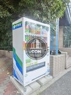 入口付近に自動販売機があります
