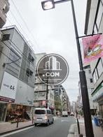商店街沿いです