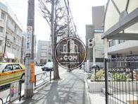 街路樹のある通り