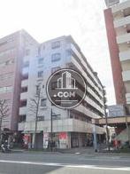 奥行きのある建物