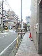 玄関前の通り