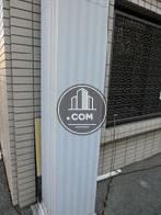 西洋風のがっしりとした柱