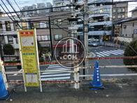 すぐそばの大久保通り