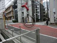 前面は3差路です