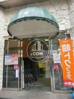 １階に物販店舗が入居しています