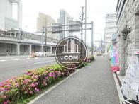 植栽の配置された歩道