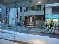 ガラス貼りで開放感のある玄関です