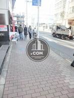 人通りの多い公道