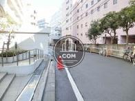 玄関前の公道