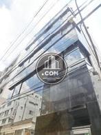 玄関前から見上げた外壁